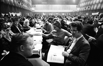 The Young Socialists had invited to a congress for apprentices on 28 November 1970 in Duesseldorf under the motto: Training instead of exploitation. Karsten Voigt