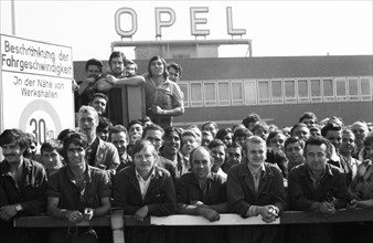 Events and milieu in the Ruhr area in the years 1965 to 1971. Bochum. Opel workers on strike in September 1969