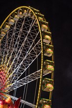 Ferris wheel at night at the Canstatter Wasen