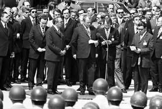 The visit of CPSU party leader Leonid Brezhnev to the Federal Republic of Germany - here in Cologne-Bonn on 22 May 1973 - is concluded with full military honours by Federal Chancellor Willy Brandt. Wi...
