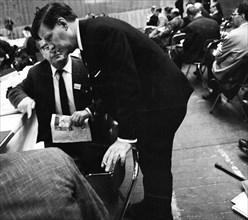 The SPD party conference of 1-5-6. 1966 in the Dortmund Westfalenhalle. Helmut Schmidt in front