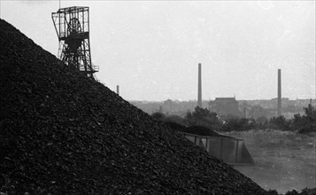 Characteristic of the Ruhr region around 1973 - here in Nov. 1973 - were the coal dumps all over the area. Essen. Coal dumps at the Emil Fritz colliery