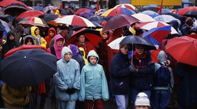 Ruhr area. The Ruhr 89 Easter March of the Freidensbewegung on 25. 3. 1989. Under umbrellas