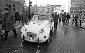 A demonstration with a DKP motorcade on 24 November 1973 in Essen against the driving bans on carless Sundays caused a sensation