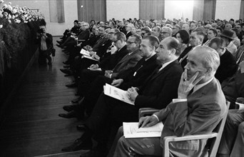 The SPD politician Herbert Wehner gave a speech in a church in the Ruhr area