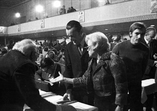 The 8th Federal Youth Conference of the DGB in the Westfalenhalle in Dortmund on 17 November 1971. Kaete Strobel