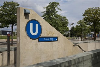 Entrance to the Bundestag underground station