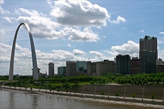 Landmark Gateway Arch on the banks of the Mississippi River