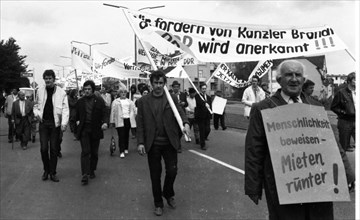The 2nd meeting of Chancellor Willy Brandt with GDR MP Willi Stoph on 21 May 1971 in Kassel was accompanied by a large number of statements for and against the Brandt government's policy of detente