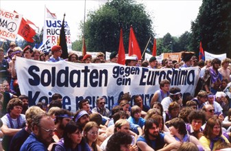 Bonn. Rally of the peace movement in the Hofgarten ca. 1982-5