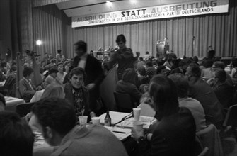 The Young Socialists had invited to a congress for apprentices on 28 November 1970 in Duesseldorf under the motto: Training instead of exploitation