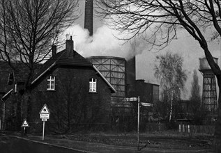 Despite the rather dilapidated condition of the colliery housing estate - here on 26 February 1973 in Bottrop - the RAG company was planning rent increases for its tenants