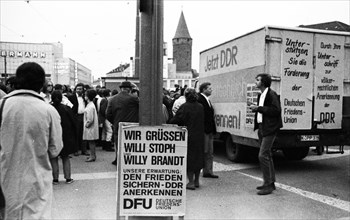 The second meeting of Chancellor Willy Brandt with GDR MP Willi Stoph on 21 May 1971 in Kassel was accompanied by a large number of statements for and against the Brandt government's policy of detente...