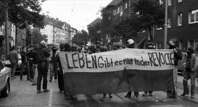 Several hundred left-wing autonomists demonstrated in the Ruhr area for an autonomous youth centre in their city