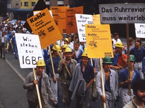 Here in Recklinghausen 10. 8. Herten 12. Gelsenkirchen 24. and Luenen 24. 10. of the year 1987 were unsuccessful. Sometimes the faces of the miners speak for themselves. Ruhr area. The Dwemonstzration...
