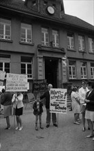 Parents and pupils of the Dortmund Loh School