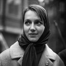 Actress Marlen Diekhoff in 1964 in Hanover as a supporter of the peace movement