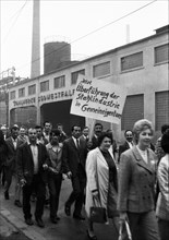 4000 workers of the steelworks Suedwestfalen AG took to the streets in Hagen on 4 October 1971 to protest for their jobs