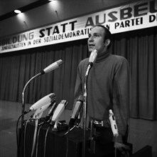 The Young Socialists had invited to a congress for apprentices on 28 November 1970 in Duesseldorf under the motto: Training instead of exploitation