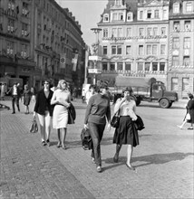 The picture was taken between 1965 and 1971 and shows a photographic impression of everyday life in this period of the GDR. Leipzig city centre