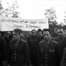 Soldiers and officers of the USSR Red Army were guests at the traditional tribute to soldiers killed in Nazi captivity at Blumen fuer Stukenbrock. Members of the Red Army