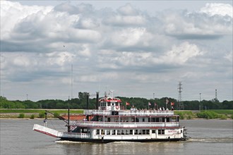 Paddle steamer on the Mississippi