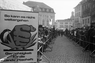 Farmers' unions demonstrated for higher income prices in Bonn