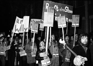 Supporters and friends of the SPD/FDP government coalition demonstrated in Bonn on 26 April 1972 with a torchlight march and rally in favour of the government and the ratification of the Eastern treat...