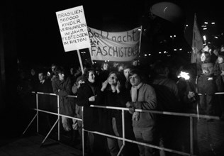 Several hundred students from the University of Duesseldorf gathered in front of the Hilton Hotel in 1971 to protest a banquet in the face of hunger and oppression in Brazil