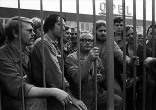 Many workers at the Opel factory in Bochum - here on 23 August 1973 - also took part in the wildcat strikes that swept through many parts of the Ruhr region