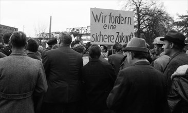 More than 3000 workers and employees of the Georgsmarienhuette GmbH steelworks in Georgsmarienhuette near Osnabrueck demonstrated on 22 October 1971 to secure their jobs