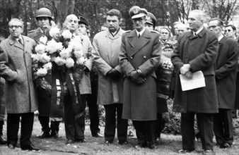 A meeting of the traditional associations of the Waffen SS to honour their dead of the 6th SS Division North on 14 November 1971 in Hunrueck was accompanied by the Bundeswehr with officers and a squad...