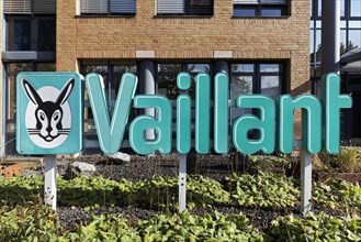 Vaillant logo with hare in front of building