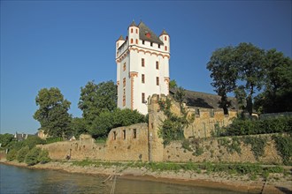 Electoral castle with town wall on the banks of the Rhine