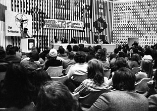 The promotion of co-determination at the Bayerkonzern was the aim of this event of trade unionists and left-wingers on 8 December 1973 in Leverkusen