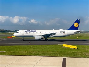 Aircraft Passenger jet aircraft Jet aircraft Passenger jet aircraft Jet Lufthansa Airbus A320-211 D-AIQT in waiting position on taxiway taxiway in front of takeoff takeoff at Duesseldorf International...