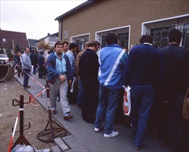 Gymnasium were also used. Immigrants and foreign refugees in North Rhine-Westphalia on 28. 10. 1988 in Unna-Massen. Since the sleeping accommodations were not sufficient