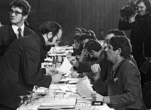 The Federal Congress '72 of the Young Socialists in the SPD on 26 February 1972 in Oberhausen. Karsten Voigt far left. Norbert Gansel far r