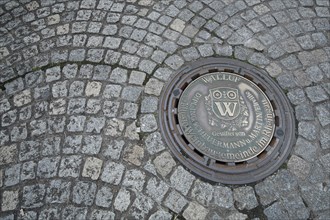 Manhole cover with inscription wine-growing municipality and town coat of arms