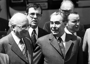 The visit of the Soviet Head of State and Party Leonid Brezhnev to Bonn from 18-22 May 1973 was a step towards easing tensions in East-West relations by Willy Brandt. Leonid Brezhnev at Gymnich Castle...