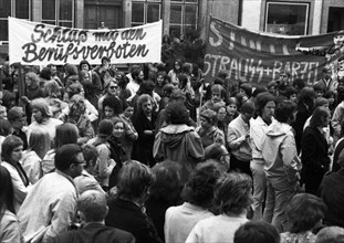 Those affected by the Radical Decree and the occupational bans demonstrated on 10 June 1972 in Bielefeld against the occupational bans