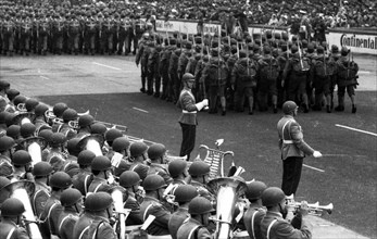 Parade of the Bundeswehr on the 20th anniversary of the founding of NATO in April 1969 at Dortmund Airport
