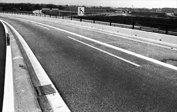The 2nd carless Sunday on 1. 12. 1973 in the Ruhr area. At the Kamen intersection near Duisburg