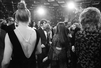 Banquet and ball at the Duesseldorf Hilton Hotel in 1966 accompanied by protest with reference to misery and terror in Brazil