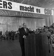 CDU election campaign rally in Dortmund's Westfalenhalle in 1965. Franz Meyers at the lectern