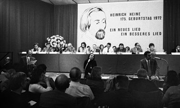 The wishes of the professors and students on the occasion of Heinrich Heine's 175th birthday on 6 June 1972 in Duesseldorf were also addressed to the university that was to bear his name