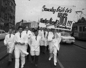 Hospital doctors demonstrated in Dortmund for higher salaries and against time overload in the service on 23 September 1971