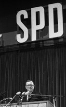 Photos and events from the Ruhr area in the years 1965 to 1971. Election campaign. SPD with Karl Schiller