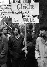 The third Interschool in the Dortmund Westfalenhalle from 8. 5. 1971 -15. 1971 interested astonished teachers and pupils by the new technology