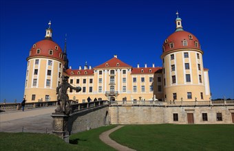 Piqueur statue by Wolf Ernst Brohn from 1660 at Moritzburg Castle